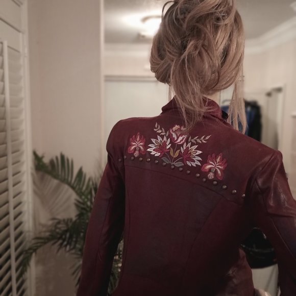 Western Theme Cowgirl small Jacket Studded and Embroidered Accents Zipper - Picture 3 of 5